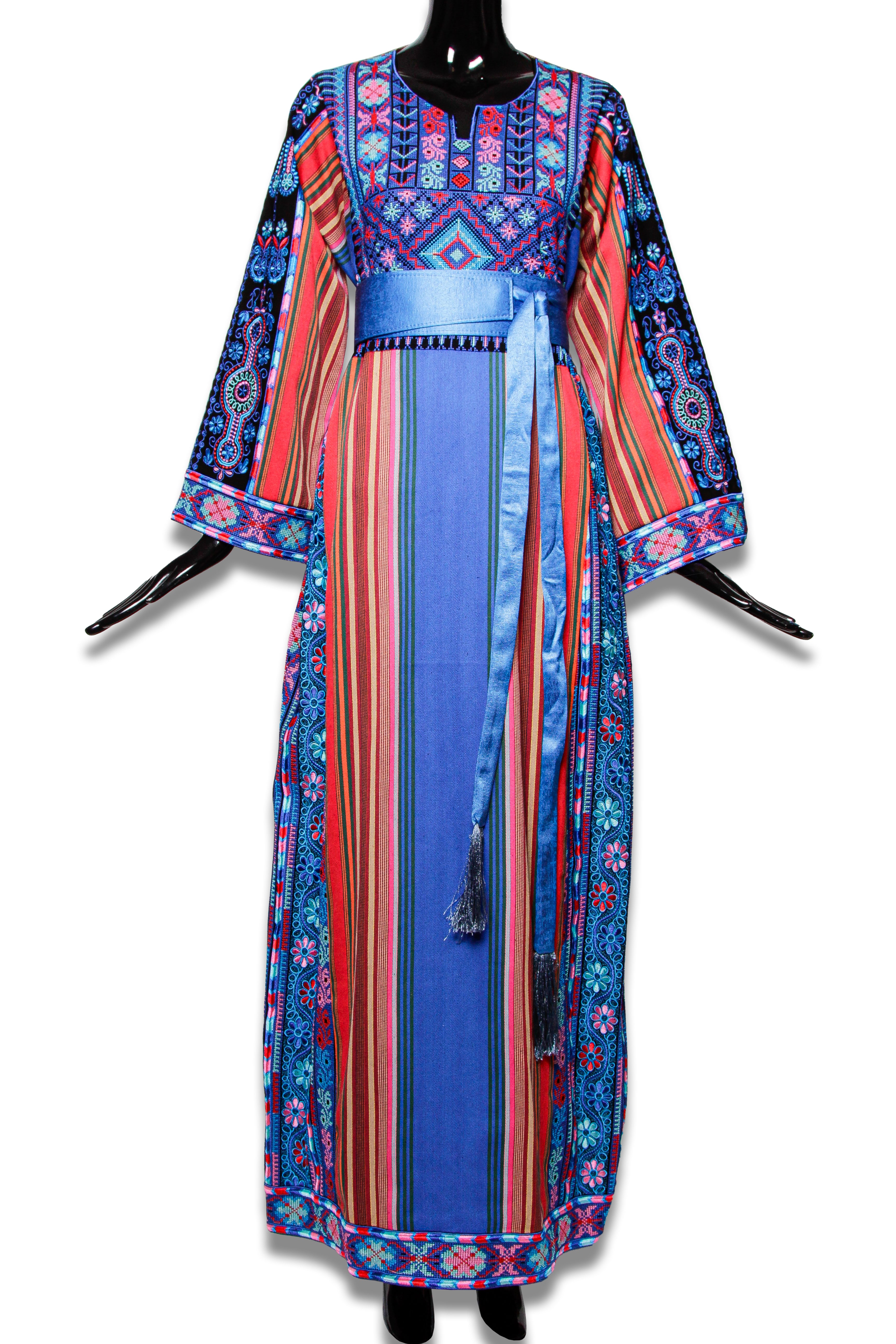 Thobe Display Embroidered Thobe – Hawdaj