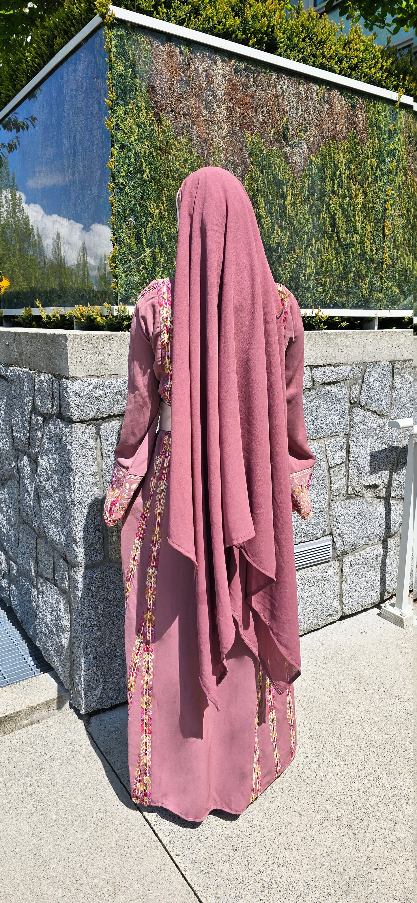 Thobe Rummana (ثوب رمانة)